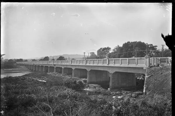 Bridge over the Waioeka River, near Opotiki, circa 1928. ATLIB 291179